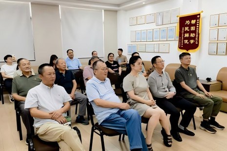 Remember Glorious History, Press Forward United &mdash; Suzhou Taisun Staff Watch 9&middot;3 Parade for 80th Anti-Fascist Victory